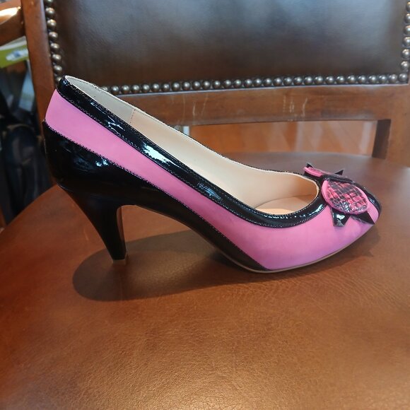 Pretty new and unworn short heel pumps in pink and black leather. - Picture 3 of 8
